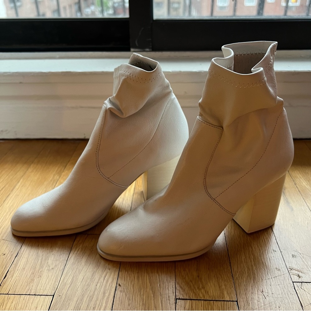 INTENTIONALLY BLANK Ankle Boots Booties size 5 Excellent Condition